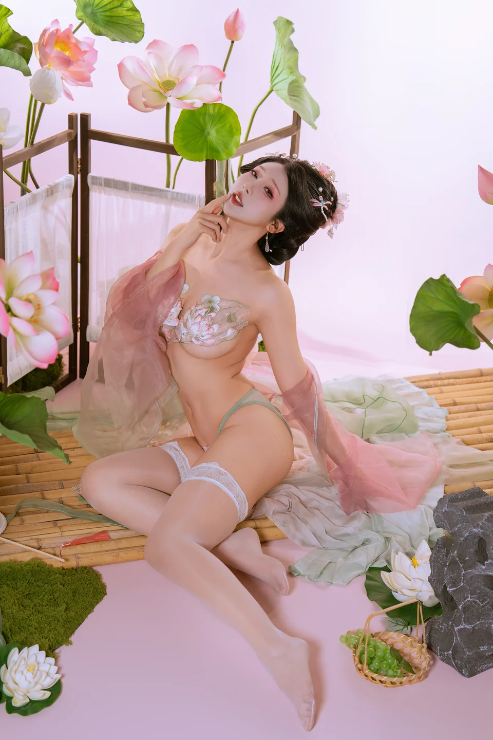 云溪溪&奶桃桃 - 采莲 [90P-2GB] tg@simisebaisi 【丝足阁】058.webp